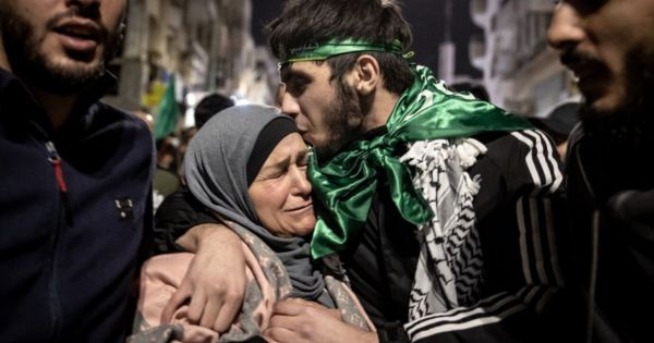 Portada: Guerra en Medio Oriente: Israel liberó a tres mujeres y 30 niños palestinos