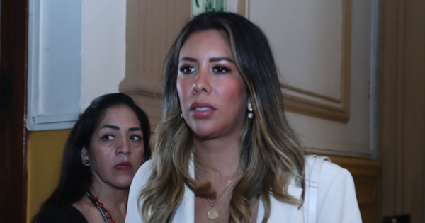 Rosselli Amuruz es denunciada en Congreso por amenazar al presidente de Comisión de Ética