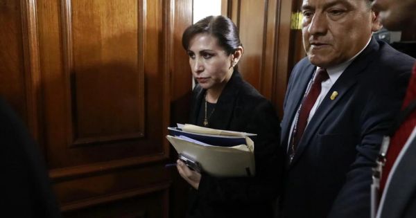 Portada: Patricia Benavides tendrá que otorgar su celular a la Fiscalía