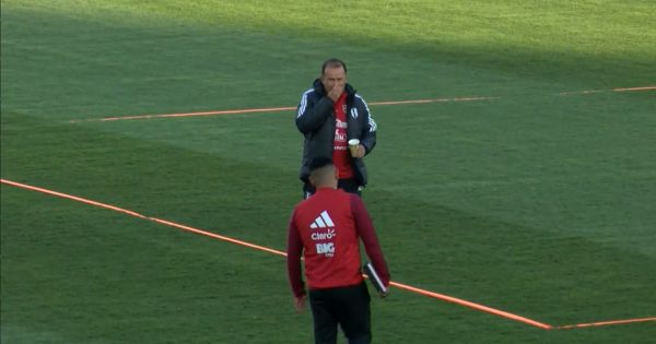 Selección peruana: Juan Reynoso muestra su disgusto por el mal estado de la cancha donde enfrentará a Chile