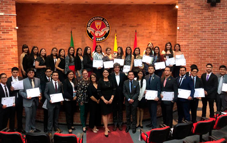 Alumnos de Pregrado de la Facultad de Derecho de la USMP viajaron a la Universidad Libre de Colombia, seccional Pereira, donde fueron capacitados en el tema “Justicia Colombiana: Una mirada al Derecho Constitucional, Penal y Desarrollo Sostenible”