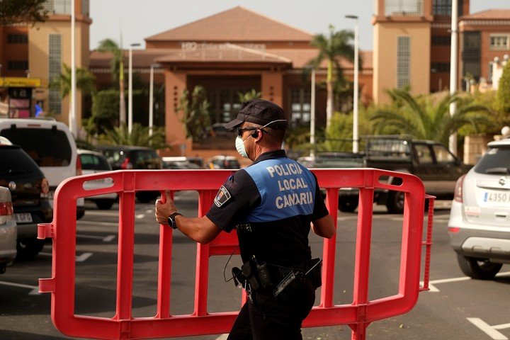 España: ponen a huéspedes de hotel en cuarentena tras detectarse caso de coronavirus