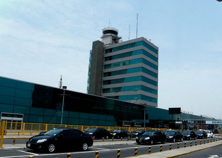 Portada: Cierre total de fronteras y aeropuertos para frenar contagios en Perú