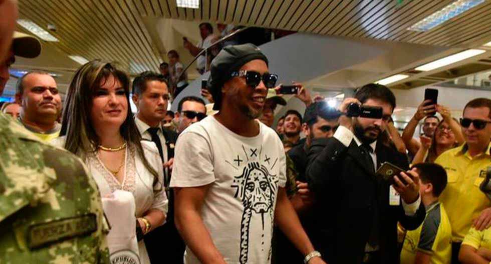 Ronaldinho salió de la Fiscalía paraguaya tras su detención por falsa documentación