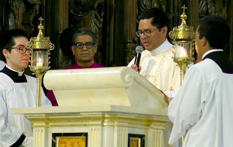 La Conferencia Episcopal Peruana pide no darse la mano en la Santa Misa