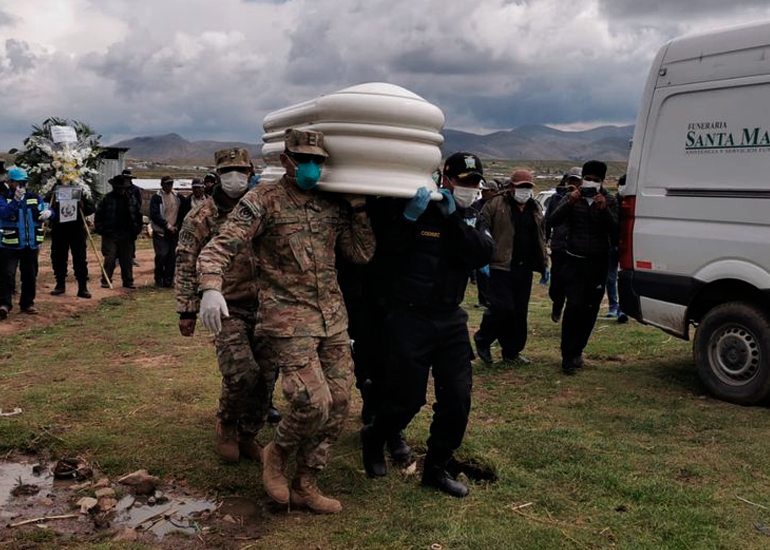 Gran despedida tuvo el soldado fallecido en Puno