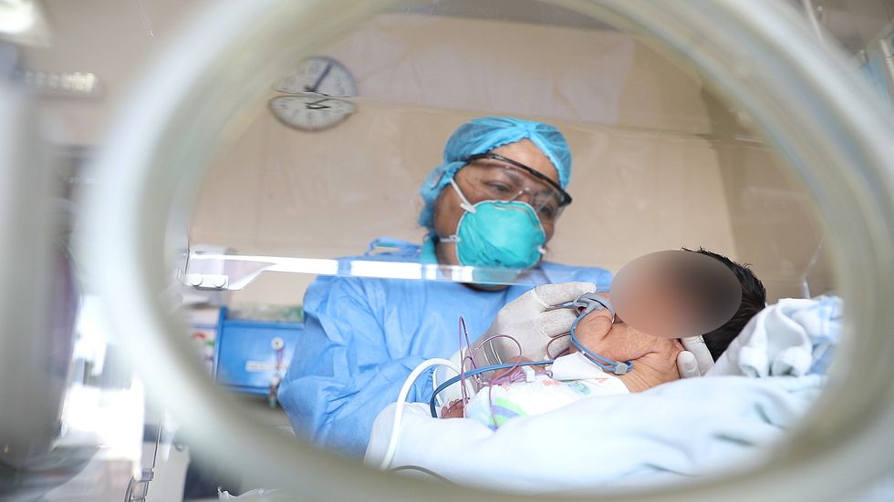 Portada: Nacen dos bebés de pacientes con coronavirus en Hospital Rebagliati.