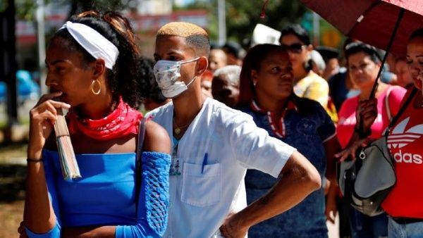 Cuba enfrenta coronavirus con escasez de medicamentos e inicios de dengue