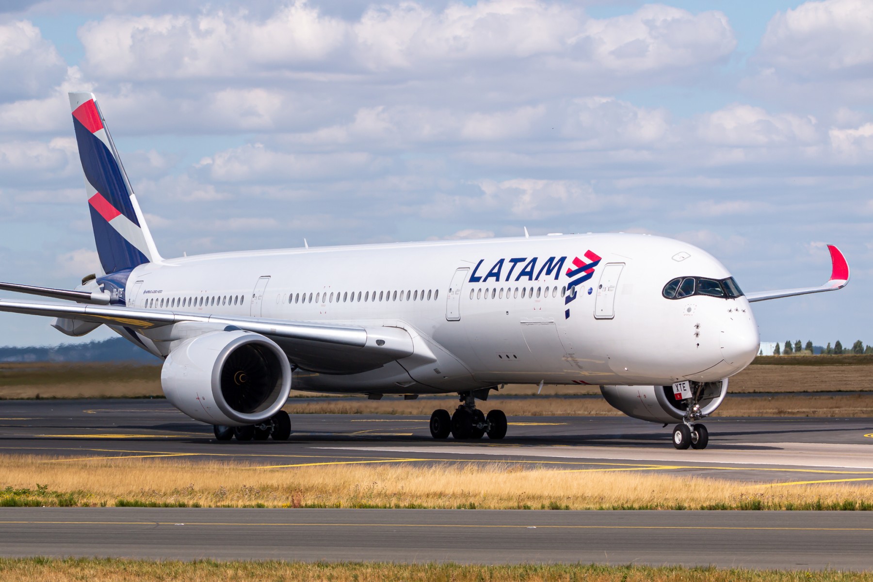 Portada: Latam Airlines adivierte que podría funcionar solo hasta cuatro meses más