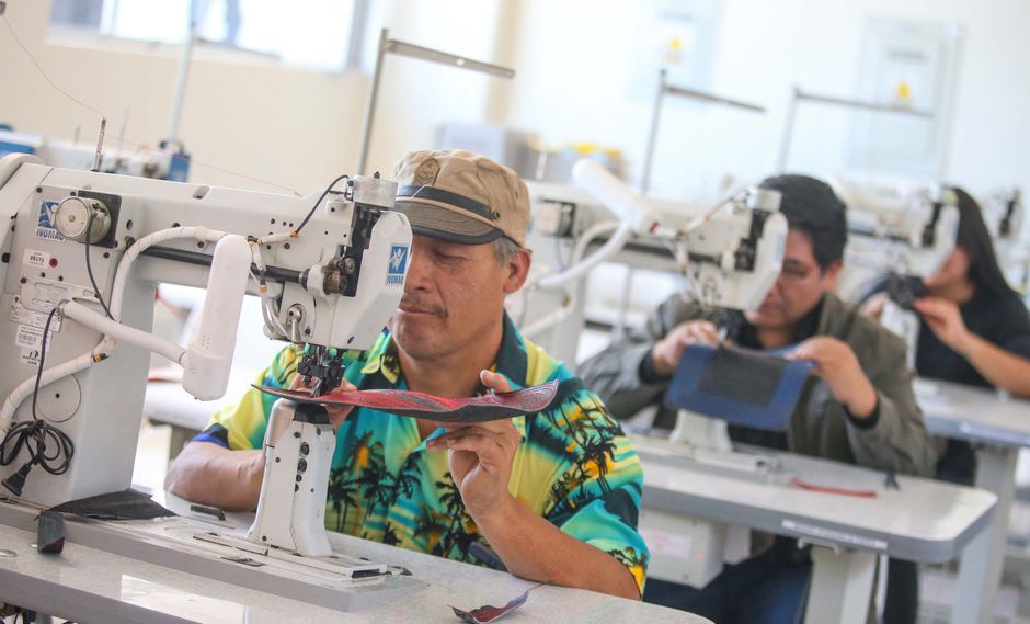 Portada: Ejecutivo brindará subsidio de 760 soles a trabajadores de la mype.