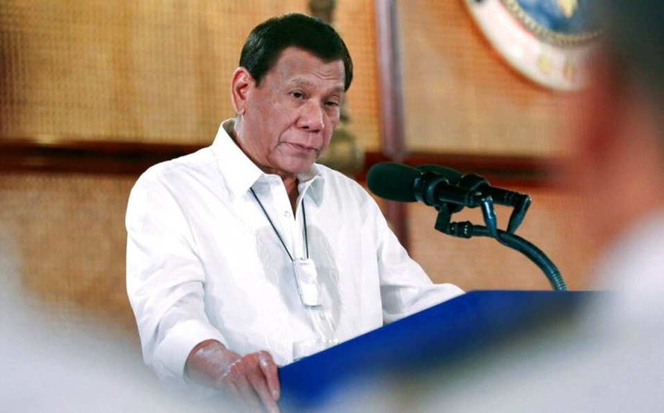 Presidente de Filipinas ordena "disparar a matar" a quienes no cumplan con cuarentena por coronavirus.