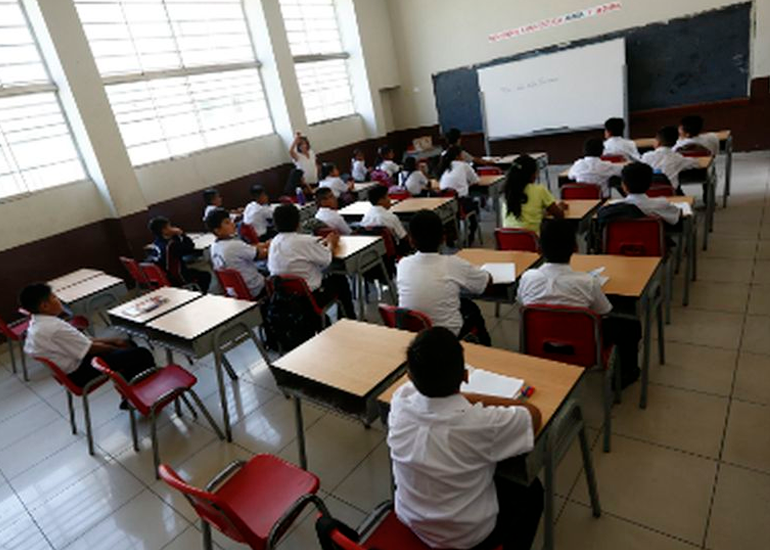 Portada: Gobierno buscará reabrir colegios en ciertas partes del país