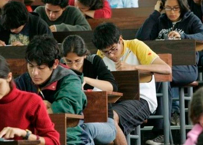 Portada: Aproximadamente 650 mil estudiantes dejarán institutos y universidades