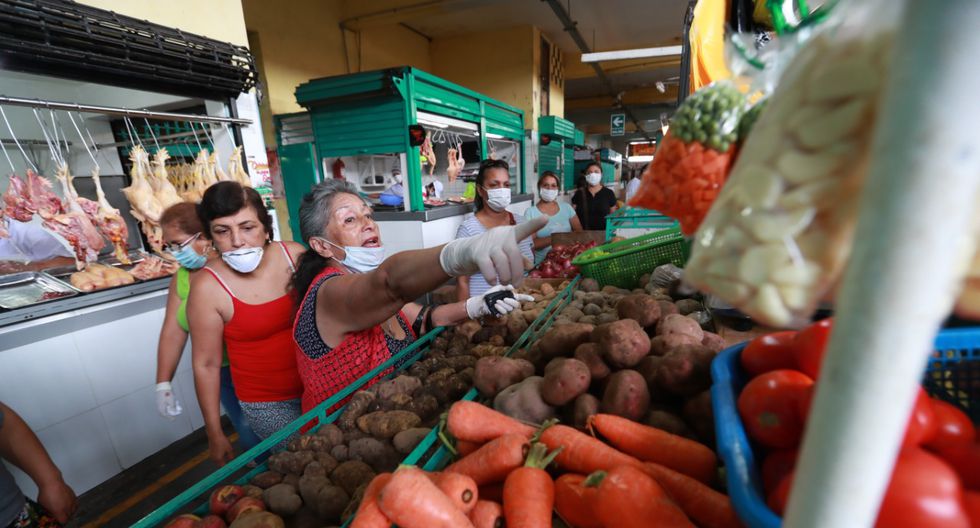 Ejecutivo elimina uso obligatorio de guantes en mercados y bancos