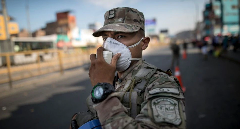 Portada: Congreso reconoce como héroes a policías, militares y servidores públicos fallecidos por coronavirus