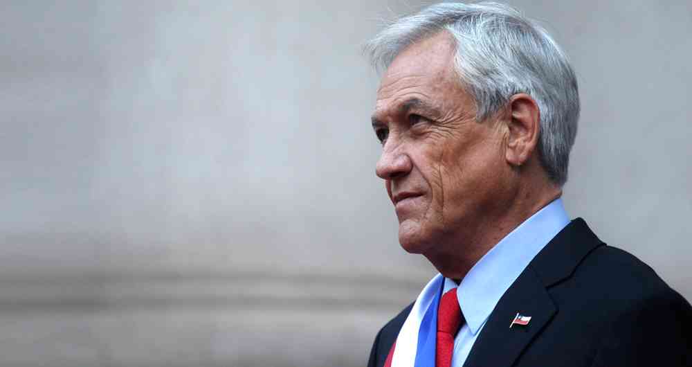 Portada: Sebastián Piñera firma ley que rebaja sueldos del presidente chileno, congresistas y ministros