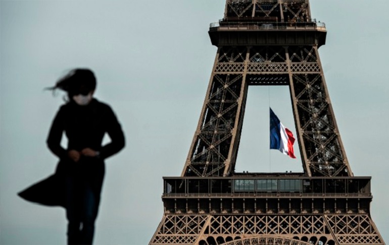 Tras 105 días, Torre Eiffel vuelve a recibir al público
