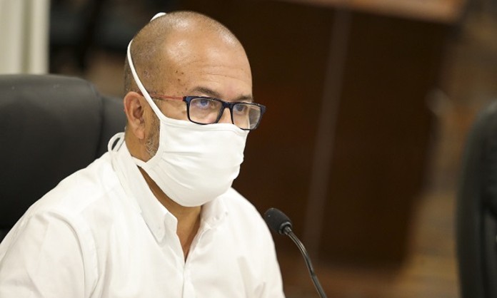Portada: Ministro de Salud anuncia compra masiva de protectores faciales para sectores vulnerables