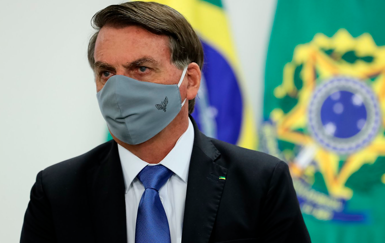 Portada: Presidente de Brasil dio positivo por COVID-19