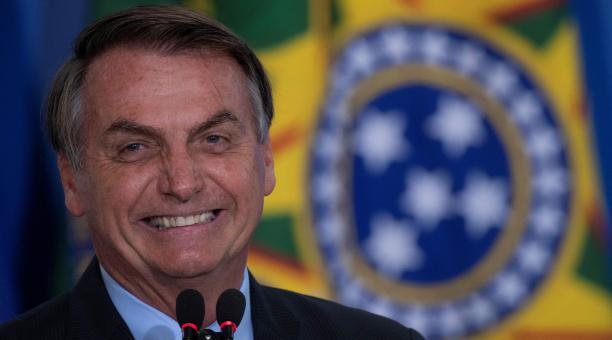Portada: Bolsonaro repunta en los sondeos de popularidad, mientras que Brasil sobrepasa los 84 mil fallecidos por Covid-19