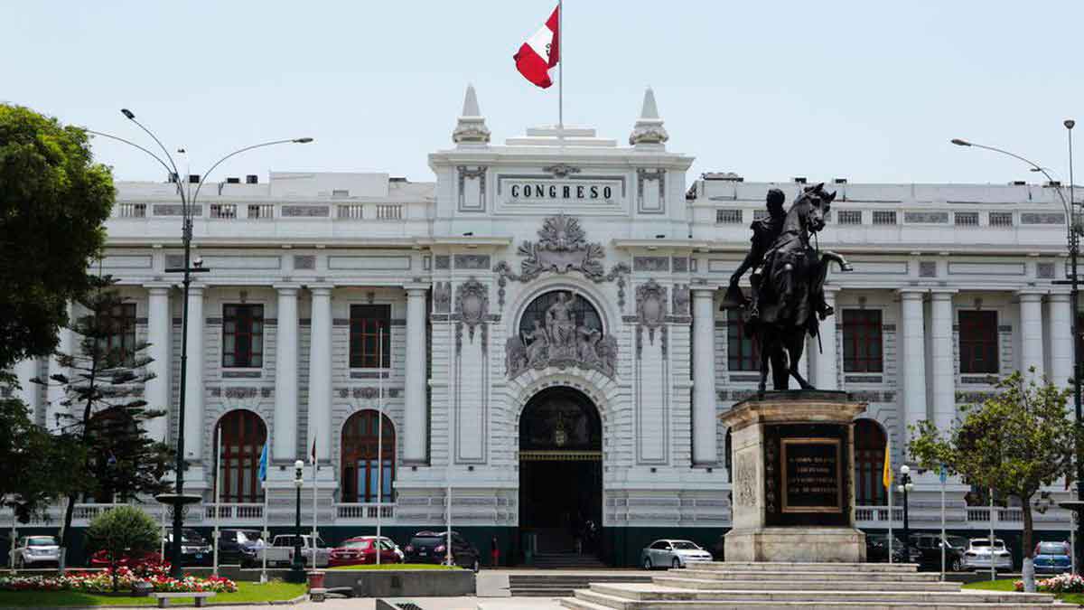 Congreso aprueba ley que impide que sentenciados por delitos dolosos puedan postular a cargos públicos