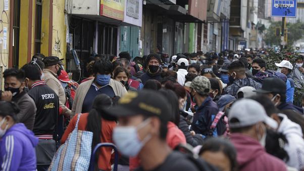 Contagios por Covid-19 llegan casi a 7 mil por día en Perú