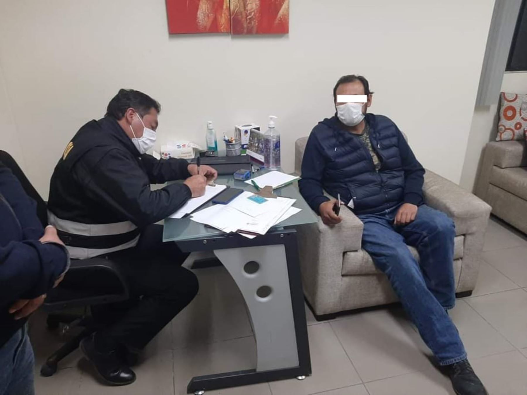 Cusco: Detienen a médicos que pidieron licencia por coronavirus pero atendían en clínicas