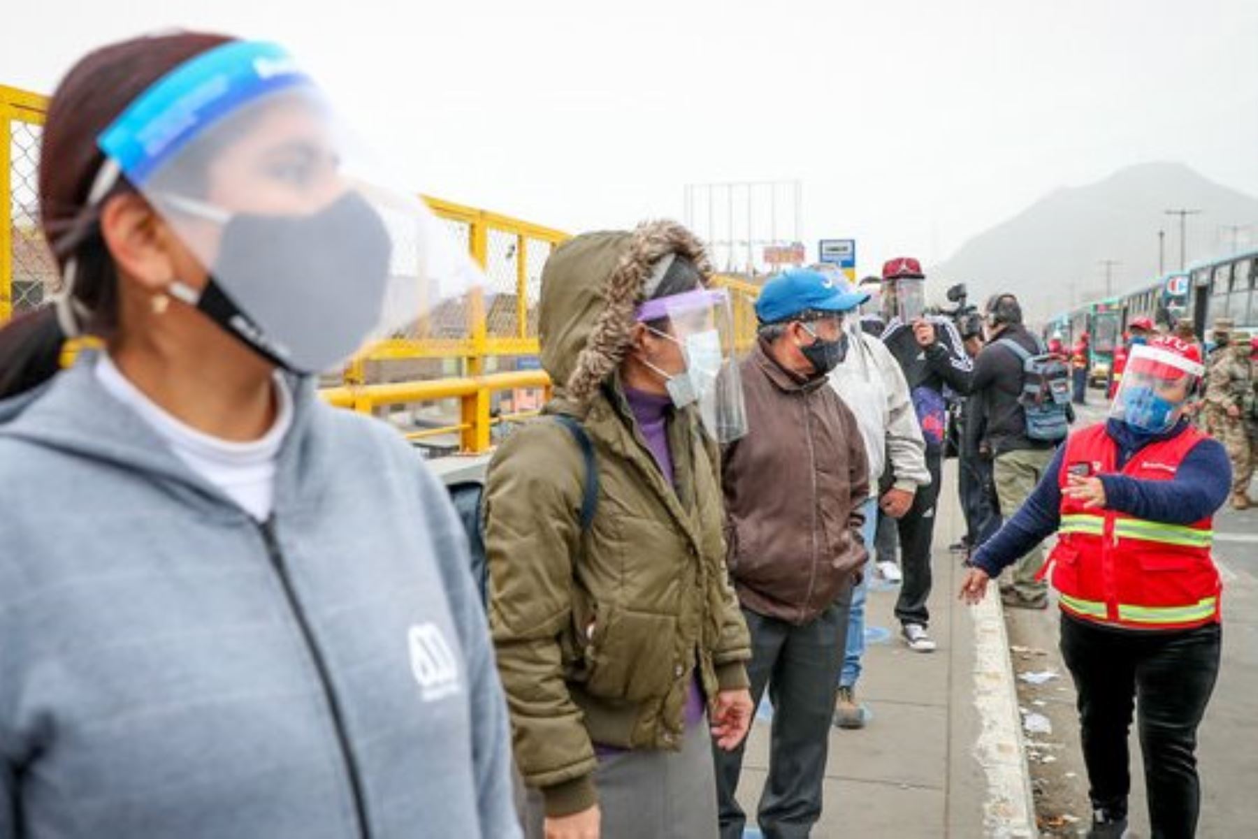 Portada: Desde hoy se multará a quienes transporten pasajeros sin protector facial