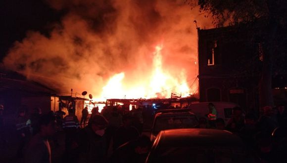 Portada: Más de 60 familias damnificadas dejó incendio en Cercado de Lima