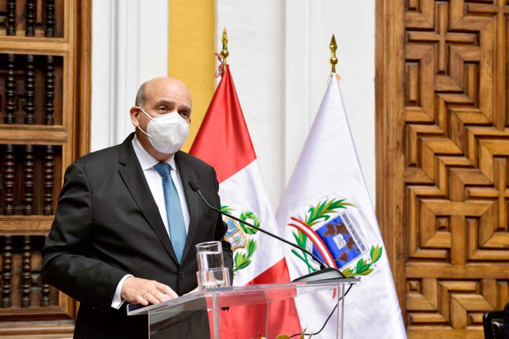 Canciller Mario López: "Perú genera interés en laboratorios para realizar pruebas clínicas"
