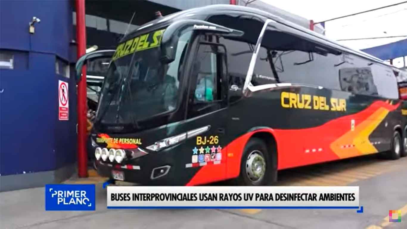 Portada: Empresa Cruz del Sur desinfecta con buses con radiación UV contra el coronavirus