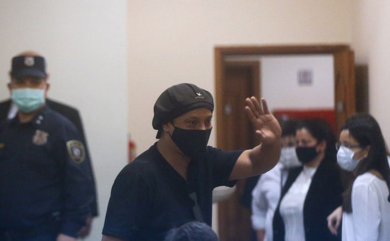 Portada: Ronaldinho y su hermano salen en libertad tras 6 meses de detención