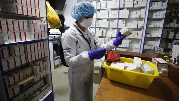 Portada: Gobierno propondrá formación de organismo fiscalizador de productos farmacéuticos