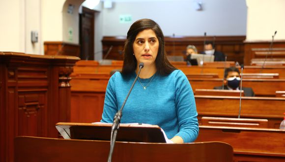 Congreso rechazó moción de censura contra ministra María Antonieta Alva