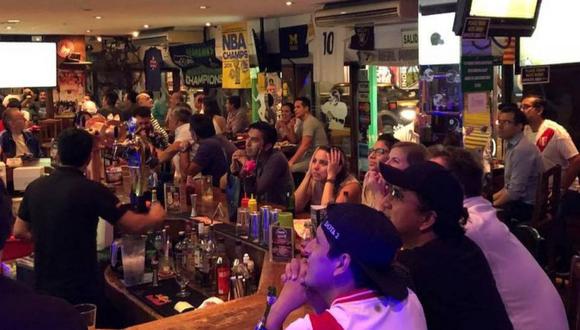 Portada: Martín Vizcarra descarta reapertura de bares, cines y discotecas