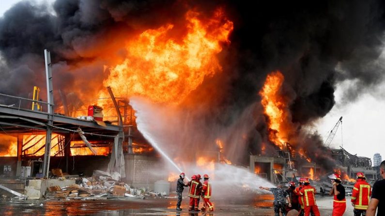 Beirut sufre incendio un mes después de la explosión que destruyó media ciudad