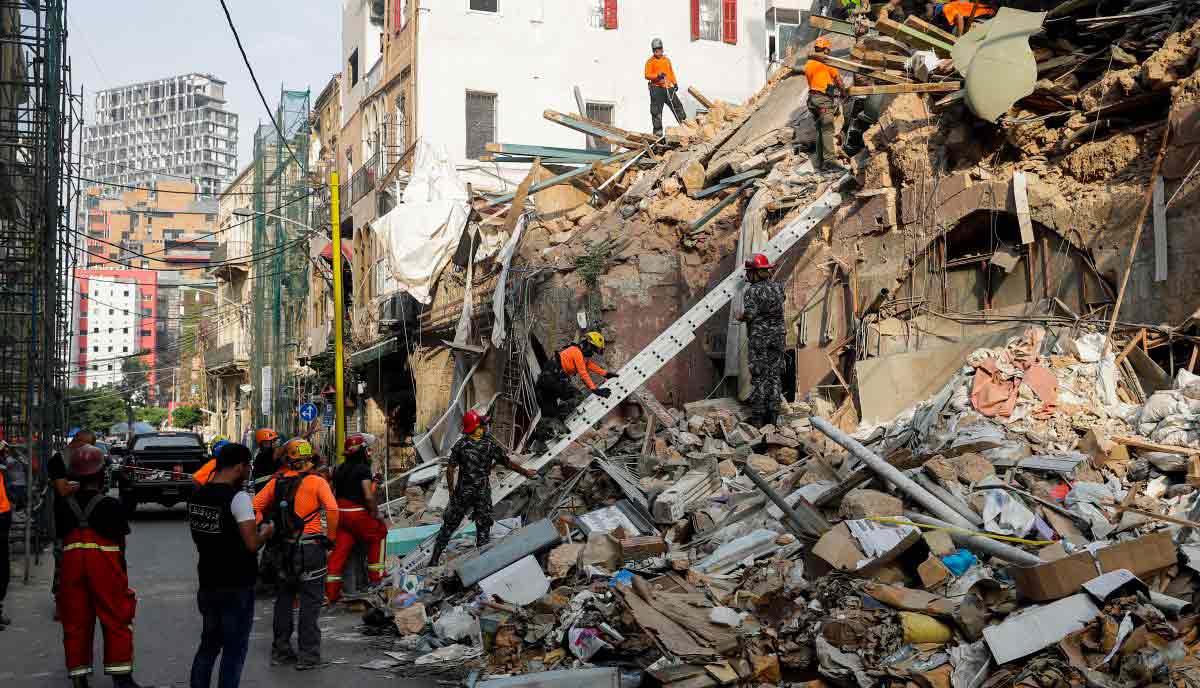 Portada: Rescatistas encuentran posibles signos de vida entre escombros de explosión en Beirut