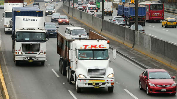 Portada: "Pico y placa" para camiones reinició hoy en la Panamericana Sur