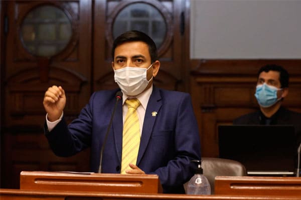 César Gonzales renunció a la bancada de Somos Perú por "motivos de conciencia"