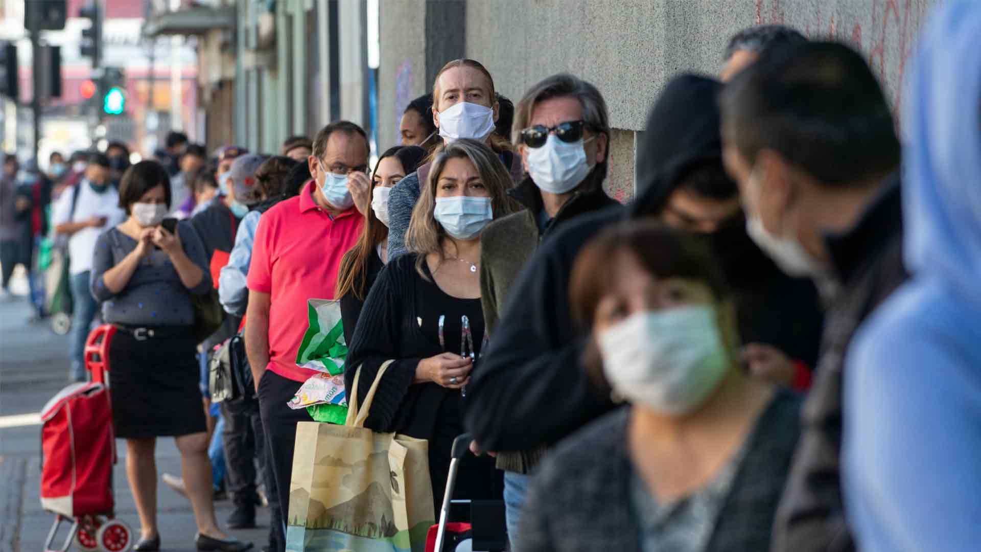 Chile reporta 2,222 casos de Covid-19 en 24 horas, la peor cifra en más de dos meses