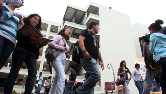 Portada: Unos 174.000 estudiantes dejaron la universidad en lo que va del año