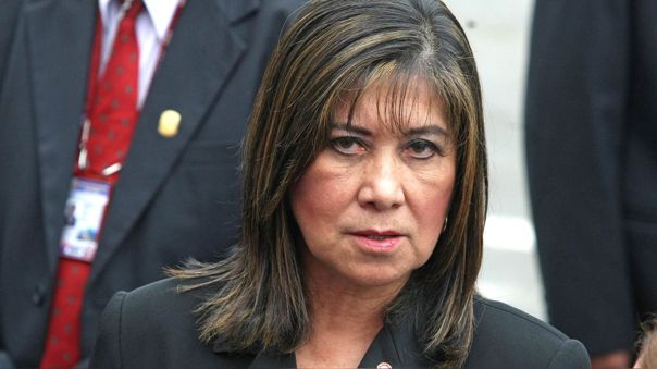 Portada: Fuerza Popular toma distancia de expresiones racistas de Martha Chávez 