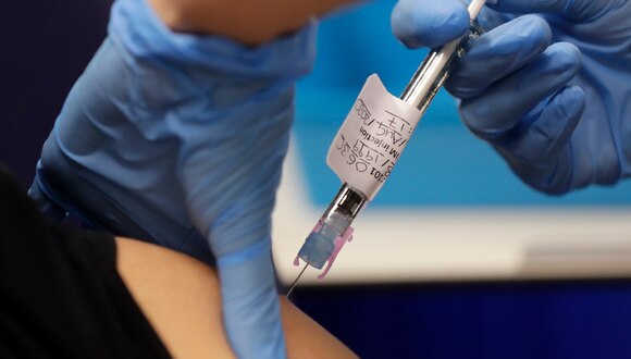 Portada: Ejecutivo aprobó decreto de urgencia para facilitar compra de vacuna