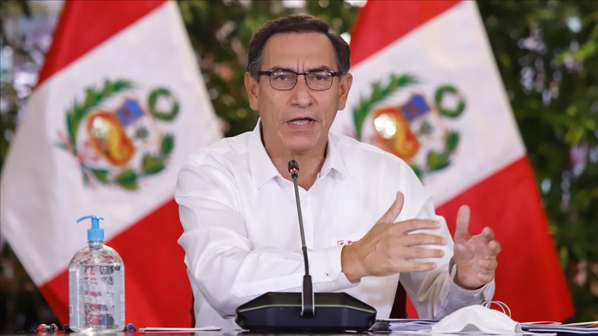 Presidente Martín Vizcarra anunció que el 8 de octubre será día laborable