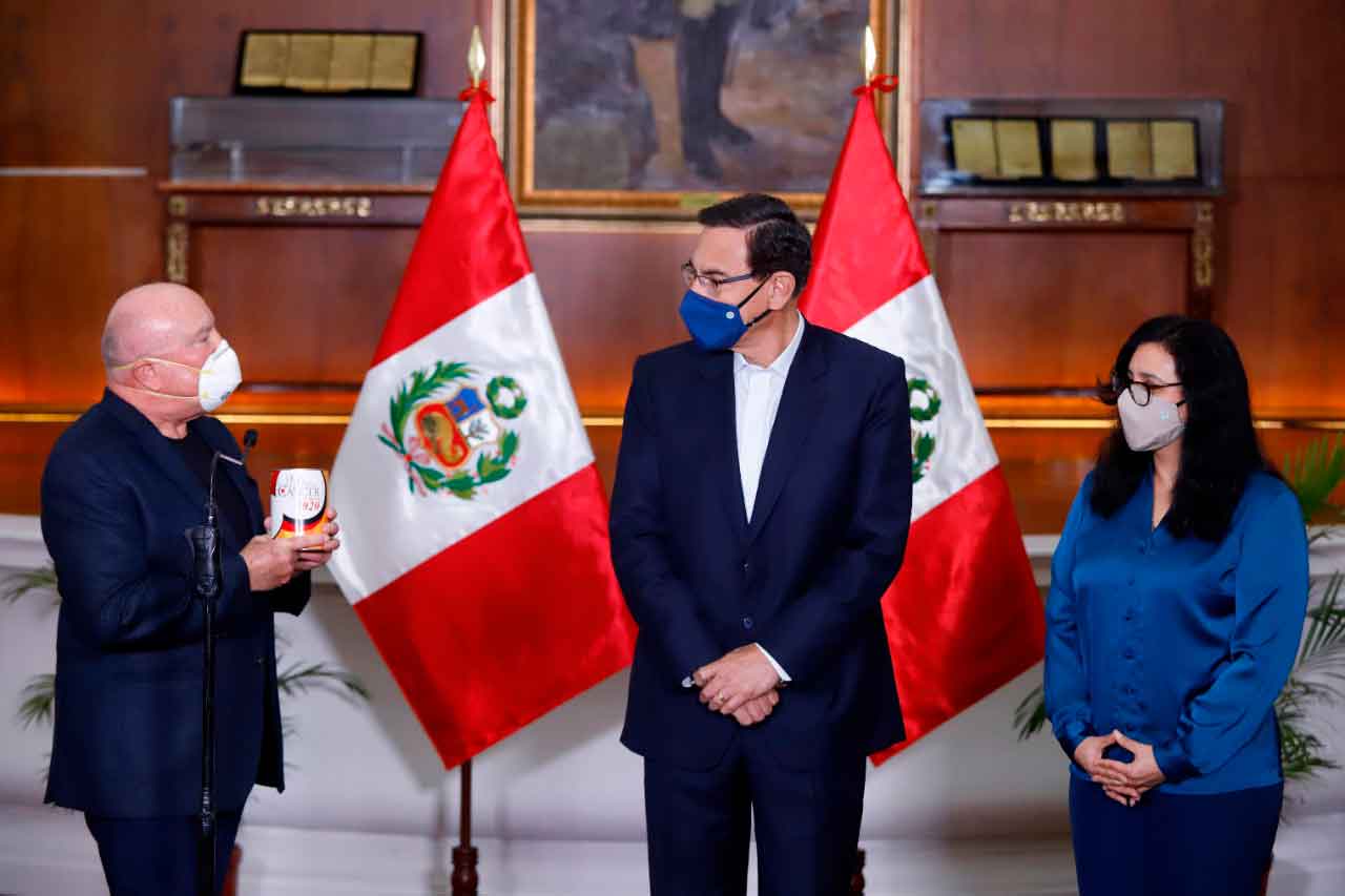 Martín Vizcarra inauguró colecta nacional de Liga Contra el Cáncer