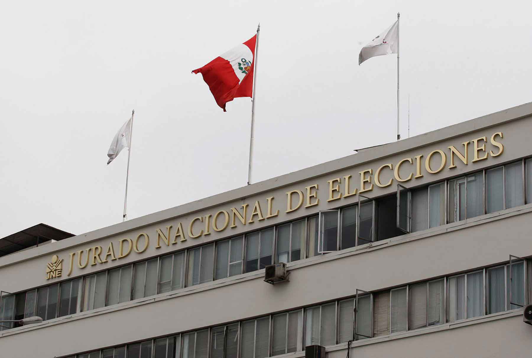 Portada: JNE resuelve prohibir reelección inmediata de congresistas