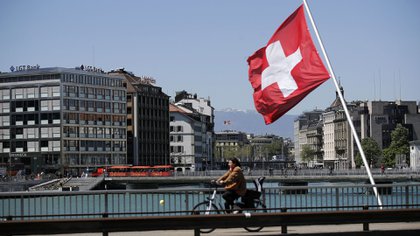 Portada: Suiza: La ciudad de Ginebra aprobó el salario mínimo más alto del mundo