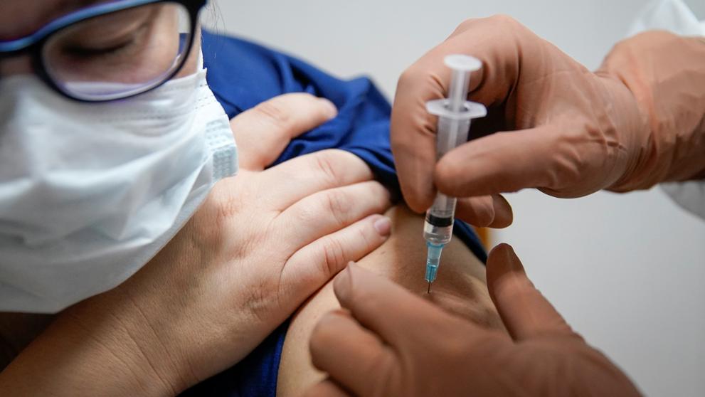 Portada: Seis mil voluntarios más podrán inscribirse en ensayos clínicos de vacuna de Sinopharm