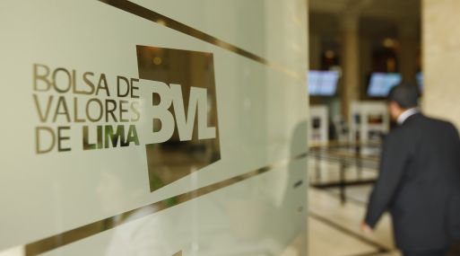 Bolsa de Valores de Lima se desploma por crisis política