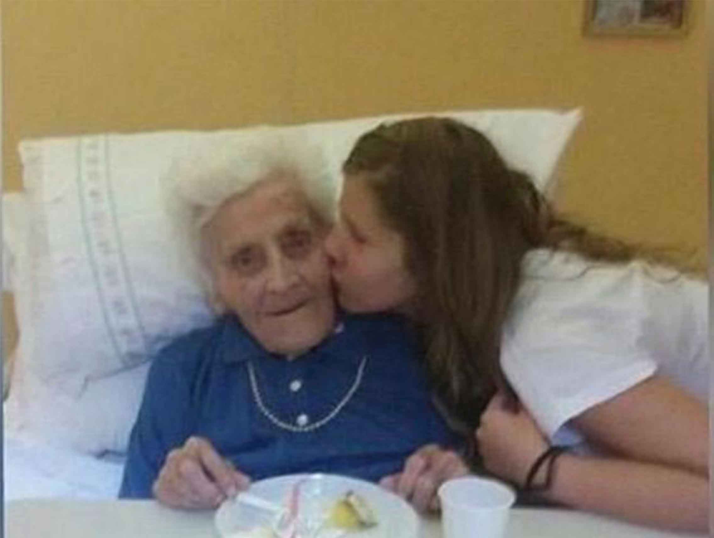 ¡Increíble! Mujer de 101 años supera tres veces la Covid-19